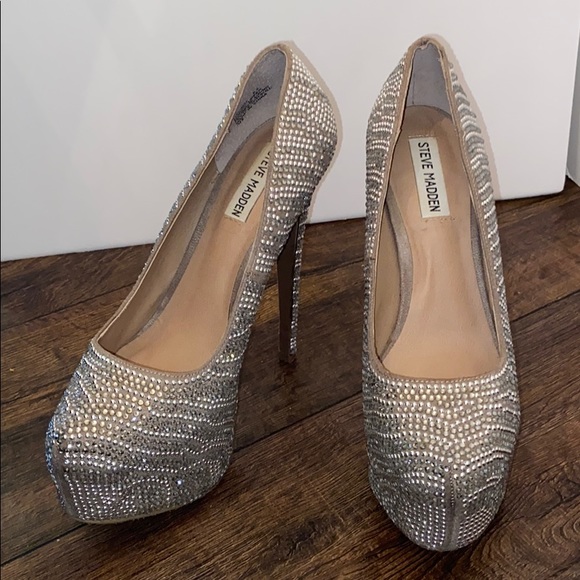 Steve Madden Shoes - Steve Madden Jeweled Platforms Sz 9.5